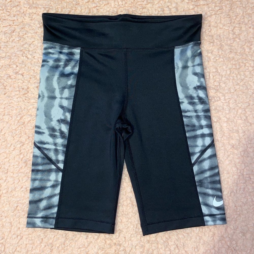 New Nike athletic shorts, size M